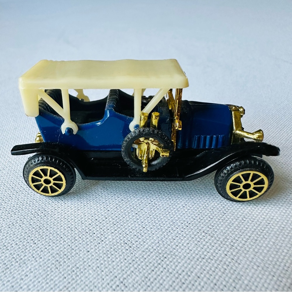 ๐ READERS DIGEST VINTAGE COLLECTIBLE MINIATURE 1:64 CLASSIC CAR NO. 301 ๐ฅ - Picture 1 of 6